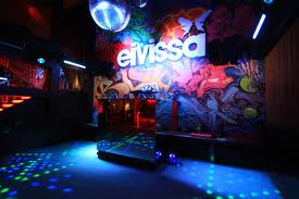 Belfast nightclub Eivissa red carded over drinks promotions