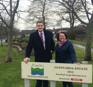 DUP MLA Paula Bradley and Councillor Phillip Brett have welcomed the extension of the Newtownabbey Town Service bus to pass through Glenvarna estate.