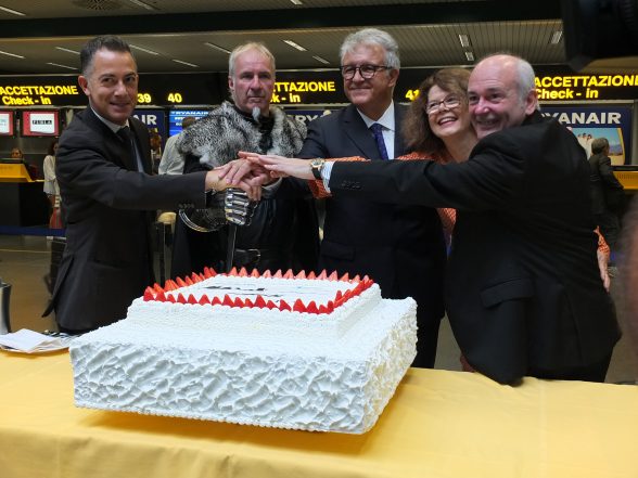 Pictured at the promotion of the new flight between Milan and Belfast in Bergamo Airport in Milan today are of Giacomo Cattaneo, Direttore Aviation SACBO, William Ralph Kells, Winterfell Tours, Emilio Bellingardi, Direttore Generale SACBO, Niamh Kinsella, Market Manager Tourism Ireland Italy and John Alborante, Sales & Marketing Manager Italy Ryanair.