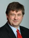 Basil McCrea vlotes against UUP in Assembly motion