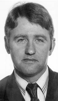 Detective Constable Ernest Carson shot dead in Belfast bar by IRA in 1987