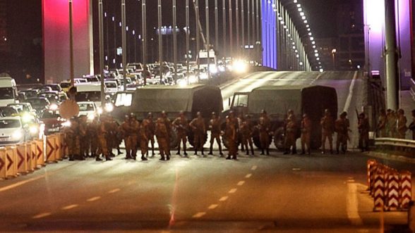  Turkish soldiers block Istanbul's Bosphorus Bridge on July 15, 2016 in Istanbul, Turkey. Istanbul's bridges across the Bosphorus, the strait separating the European and Asian sides of the city last night 